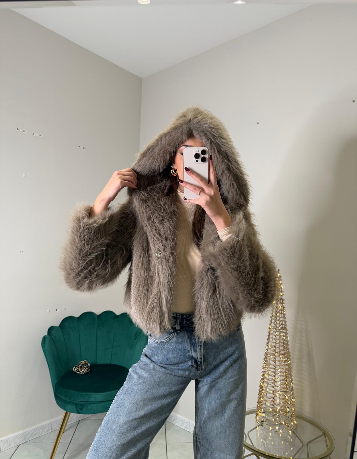 PELLICCIA CON CAPPUCCIO